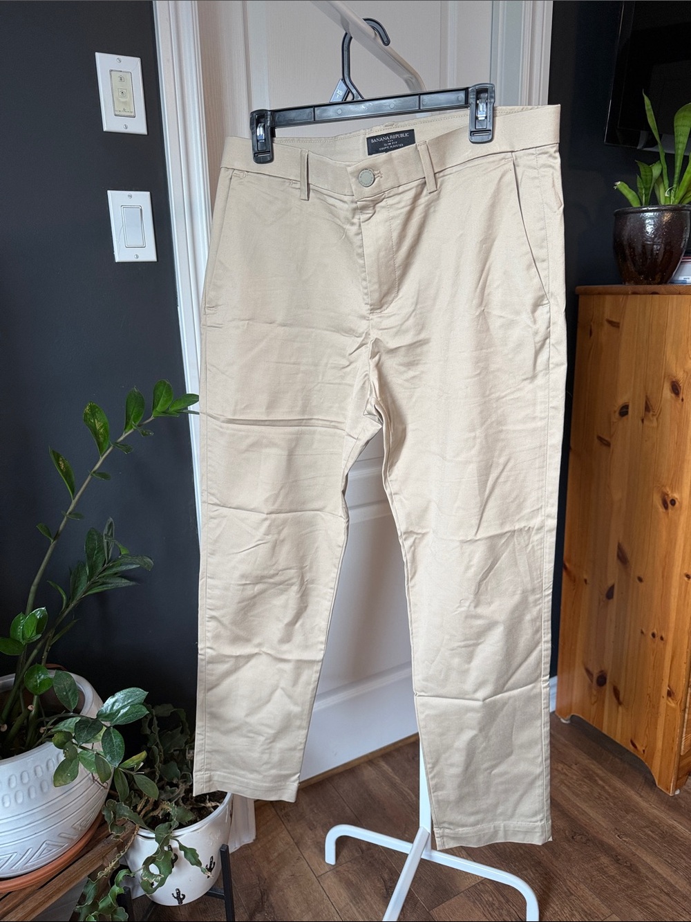 Banana Republic Slim Fit Khaki Chinos in Light Tan